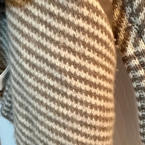 Sweater - Picture 2 of 7